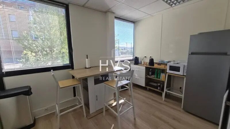 Office in Vitrolles for lease Interior Photo- Image 1 of 10