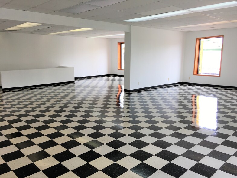 3437 W 26th St, Chicago, IL for lease - Interior Photo - Image 2 of 7