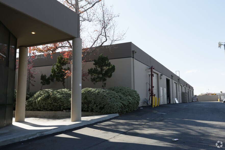 170 N Arrowhead Ave, Rialto, CA à louer - Photo du bâtiment - Image 2 de 10