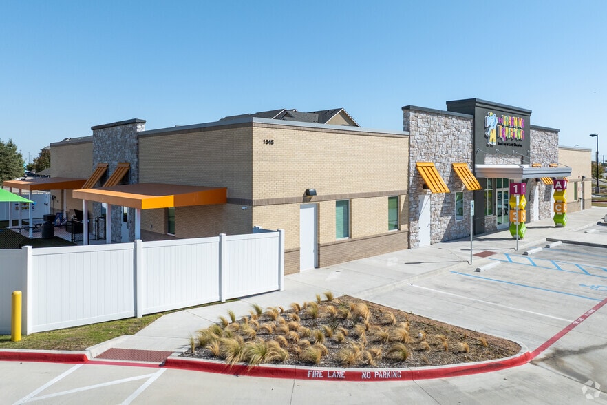 1645 Greenridge Dr, Burleson, TX for sale - Primary Photo - Image 1 of 4