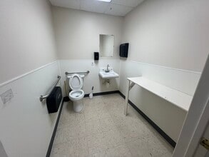 1722 N College Ave, Fayetteville, AR for lease Interior Photo- Image 2 of 4