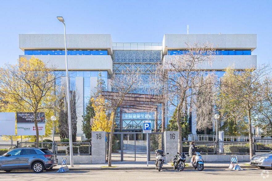 Calle Ribera del Loira, 16 - 18, Madrid, Madrid à louer - Photo du bâtiment - Image 3 de 22