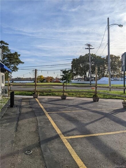 6908 Buffalo Ave, Niagara Falls, NY à vendre - Photo du bâtiment - Image 2 de 40