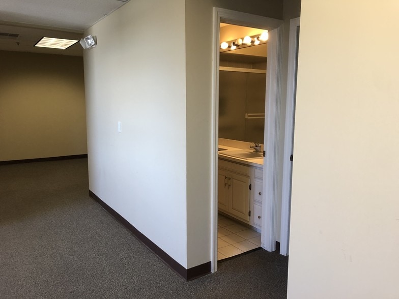 29 Evans Pl, Pompton Plains, NJ for lease - Other - Image 1 of 20