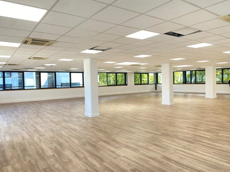 Office in La Garenne-Colombes for sale - Building Photo - Image 1 of 5
