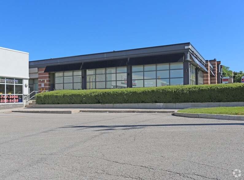 1450-1500 O'connor Dr, Toronto, ON à louer - Photo du bâtiment - Image 3 de 3