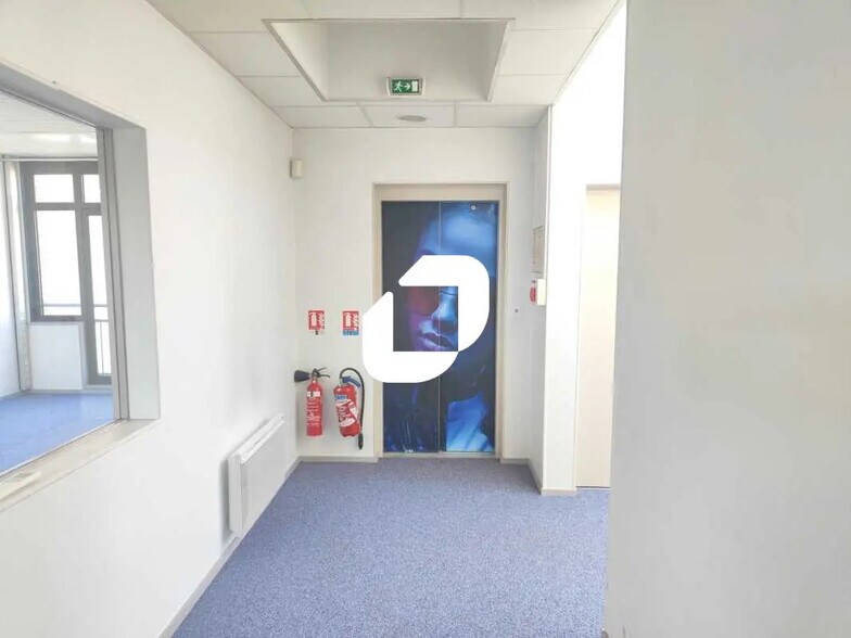 Office in Nanterre for sale - Interior Photo - Image 3 of 4