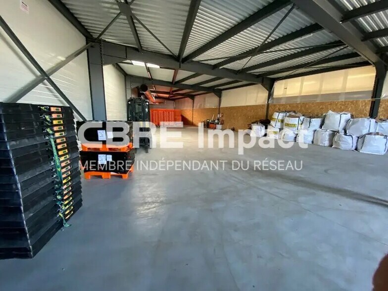 Flex in Darois for lease - Interior Photo - Image 3 of 6