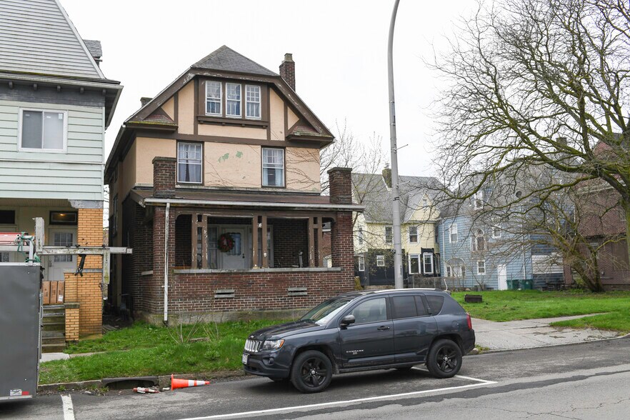 609 Rainbow Blvd, Niagara Falls, NY à vendre - Photo du bâtiment - Image 2 de 6