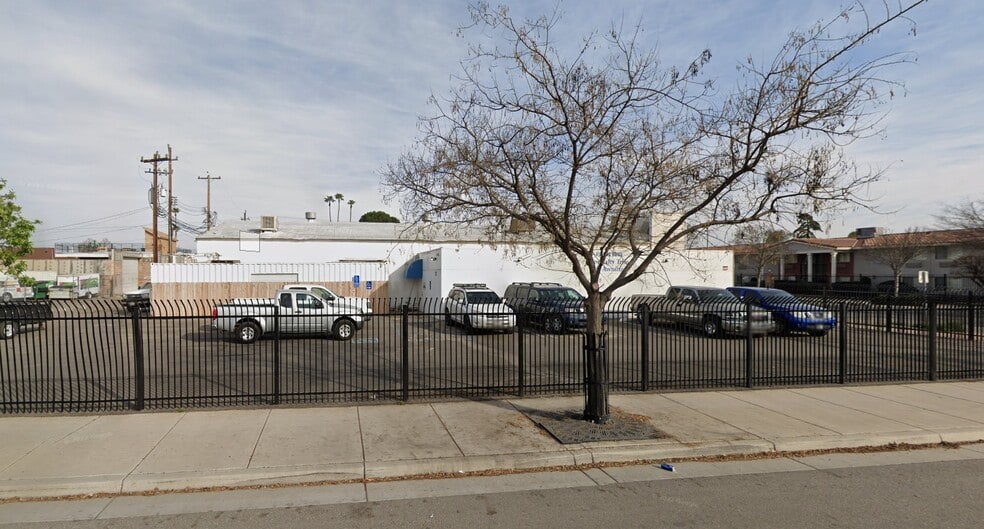 712 17th St, Bakersfield, CA for lease - Primary Photo - Image 1 of 10