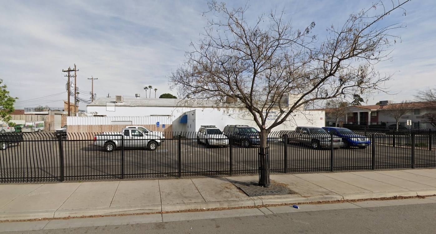 712 17th St, Bakersfield, CA for lease Primary Photo- Image 1 of 11