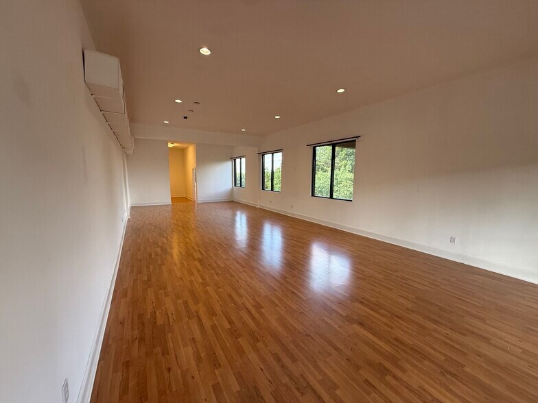 2436 E University Dr, Auburn, AL à louer - Photo du bâtiment - Image 3 de 10