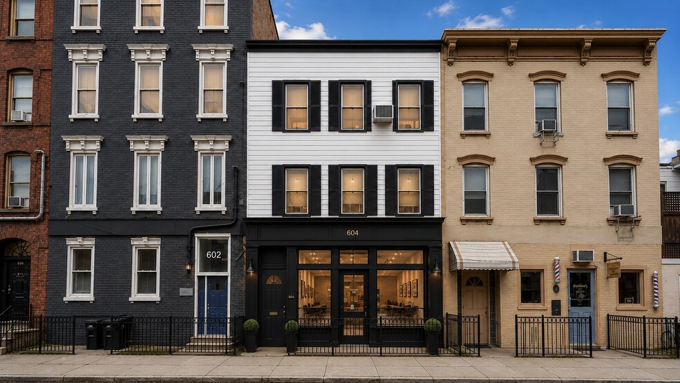 604 Willow Ave, Hoboken, NJ for lease - Interior Photo - Image 2 of 6