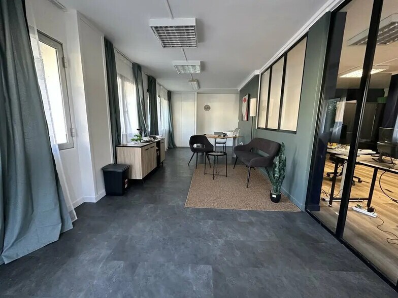 Office in Montpellier for lease - Building Photo - Image 3 of 12