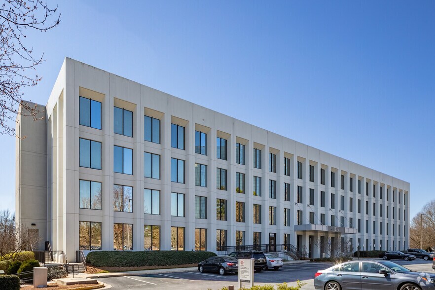 1875 Century Blvd NE, Atlanta, GA à louer - Photo du bâtiment - Image 3 de 6