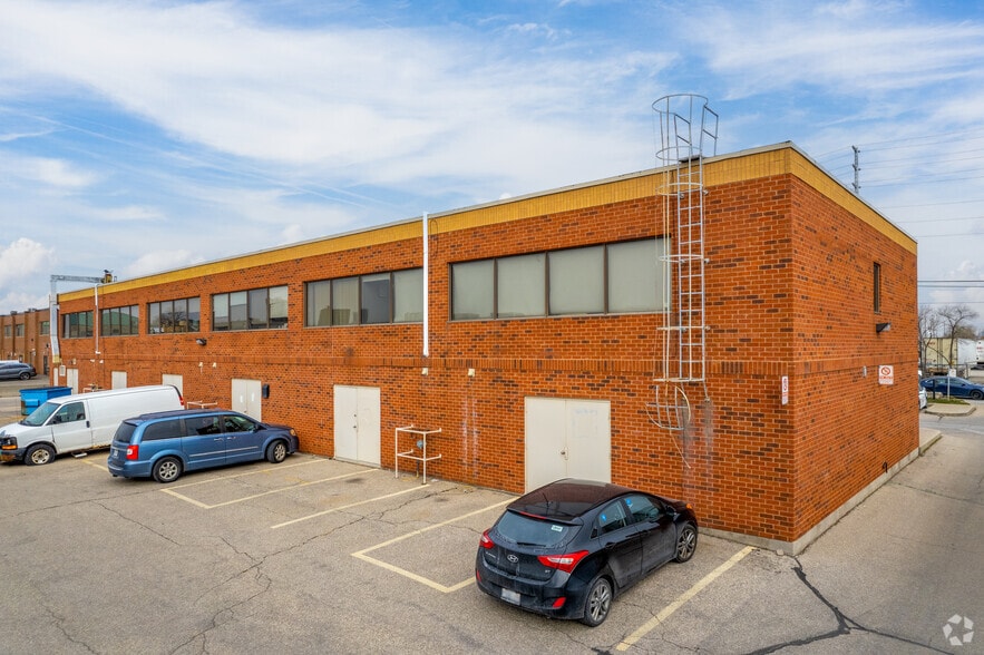 2386 Haines Rd, Mississauga, ON for lease - Building Photo - Image 2 of 4