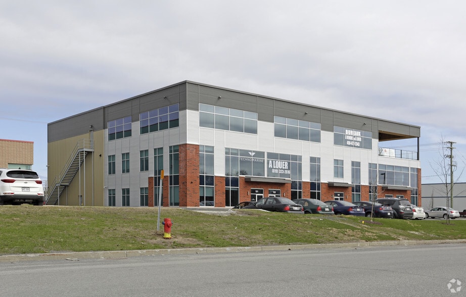 1027 Boul Des Entreprises, Terrebonne, QC for lease - Building Photo - Image 3 of 8