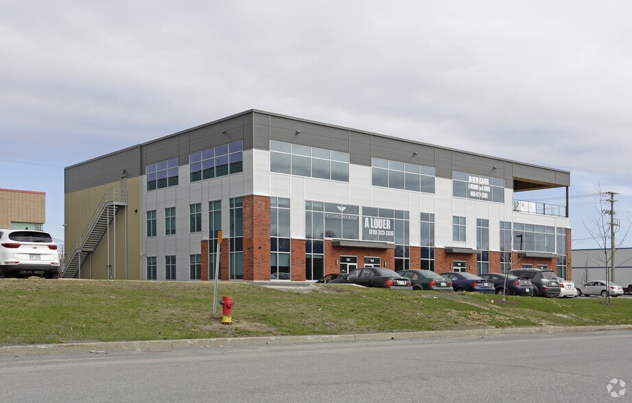 1027 Boul Des Entreprises, Terrebonne, QC à louer - Photo du bâtiment - Image 3 de 8