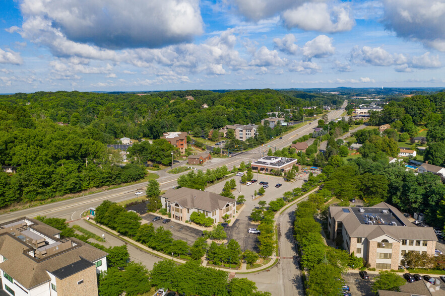 4001 Stonewood Dr, Wexford, PA à vendre - Photo du bâtiment - Image 2 de 2