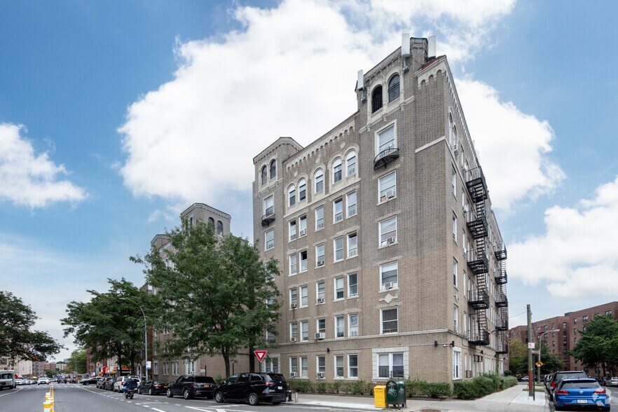 80-20 Broadway, Flushing, NY for lease - Building Photo - Image 2 of 7