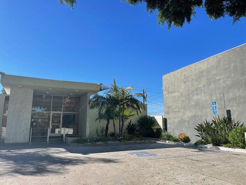 7915 Painter Ave, Whittier, CA à louer - Photo du bâtiment - Image 2 de 12