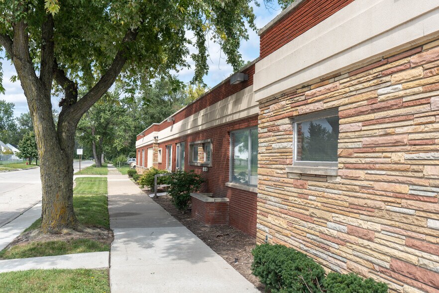 18101-18111 E Warren Ave, Detroit, MI à vendre - Photo du bâtiment - Image 3 de 6