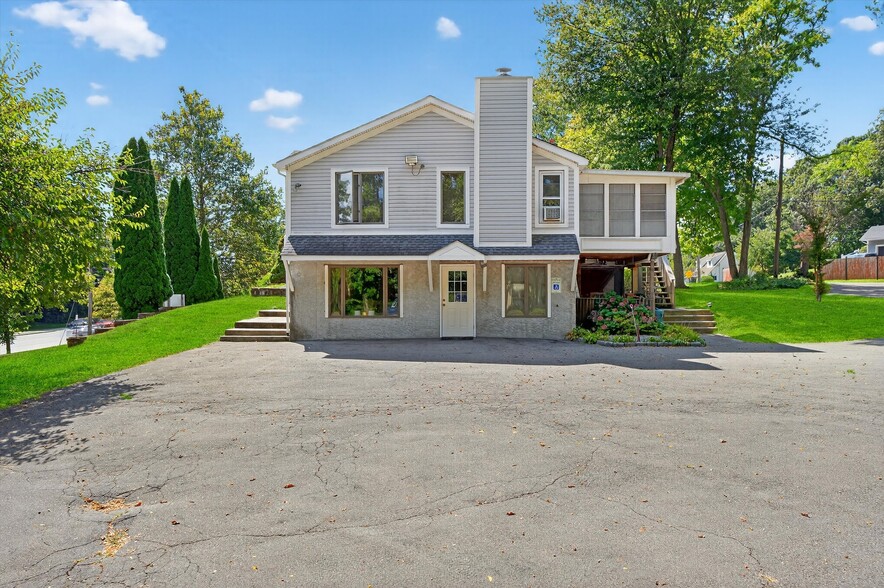2 Renee Gate St, Cortlandt Manor, NY for sale - Primary Photo - Image 1 of 52