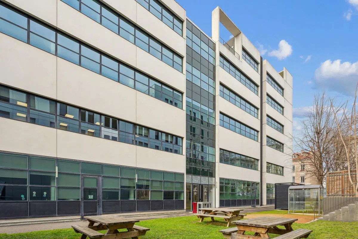 Office in Lyon for lease Primary Photo- Image 1 of 13