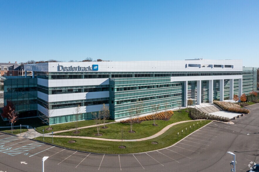 3400 New Hyde Park Rd, New Hyde Park, NY à louer - Photo du bâtiment - Image 2 de 8