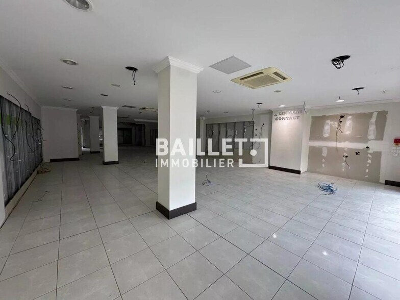 Retail in Villeneuve-Loubet for sale - Interior Photo - Image 3 of 15