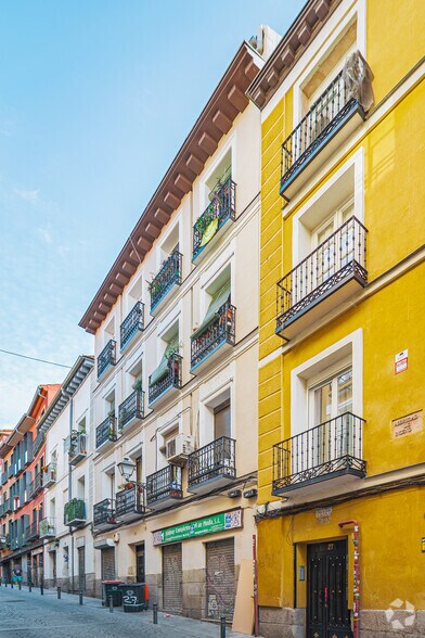 Immeuble residentiel dans Madrid, Madrid à vendre - Photo du bâtiment - Image 2 de 2