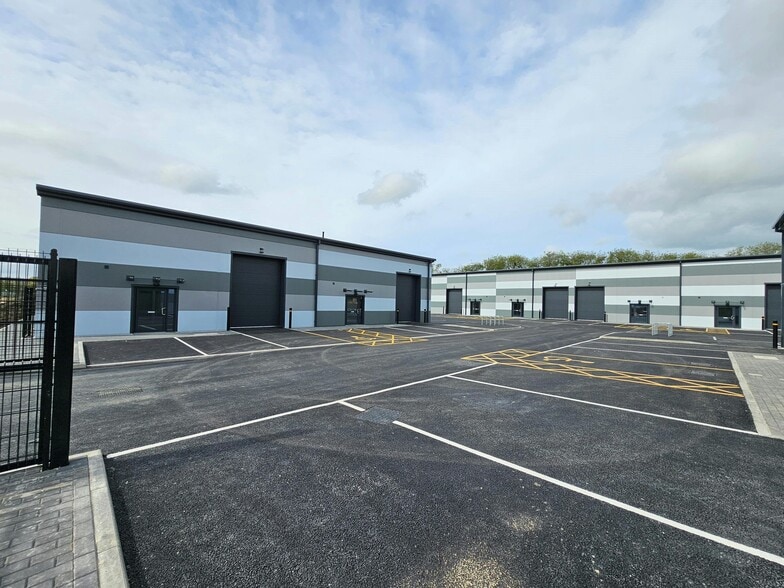 Fairburn Way, Pickering for lease - Building Photo - Image 2 of 10