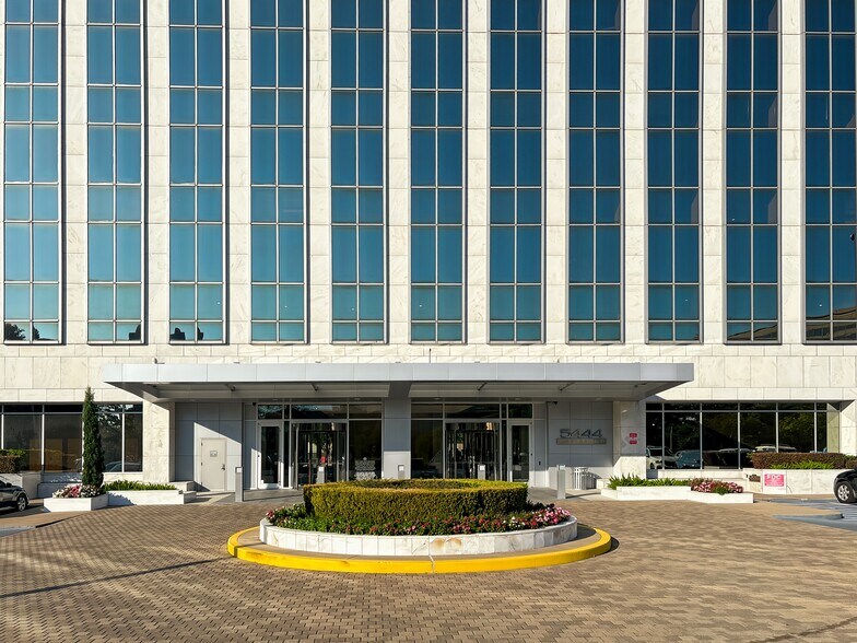 5444 Westheimer Rd, Houston, TX à louer - Photo du bâtiment - Image 3 de 13