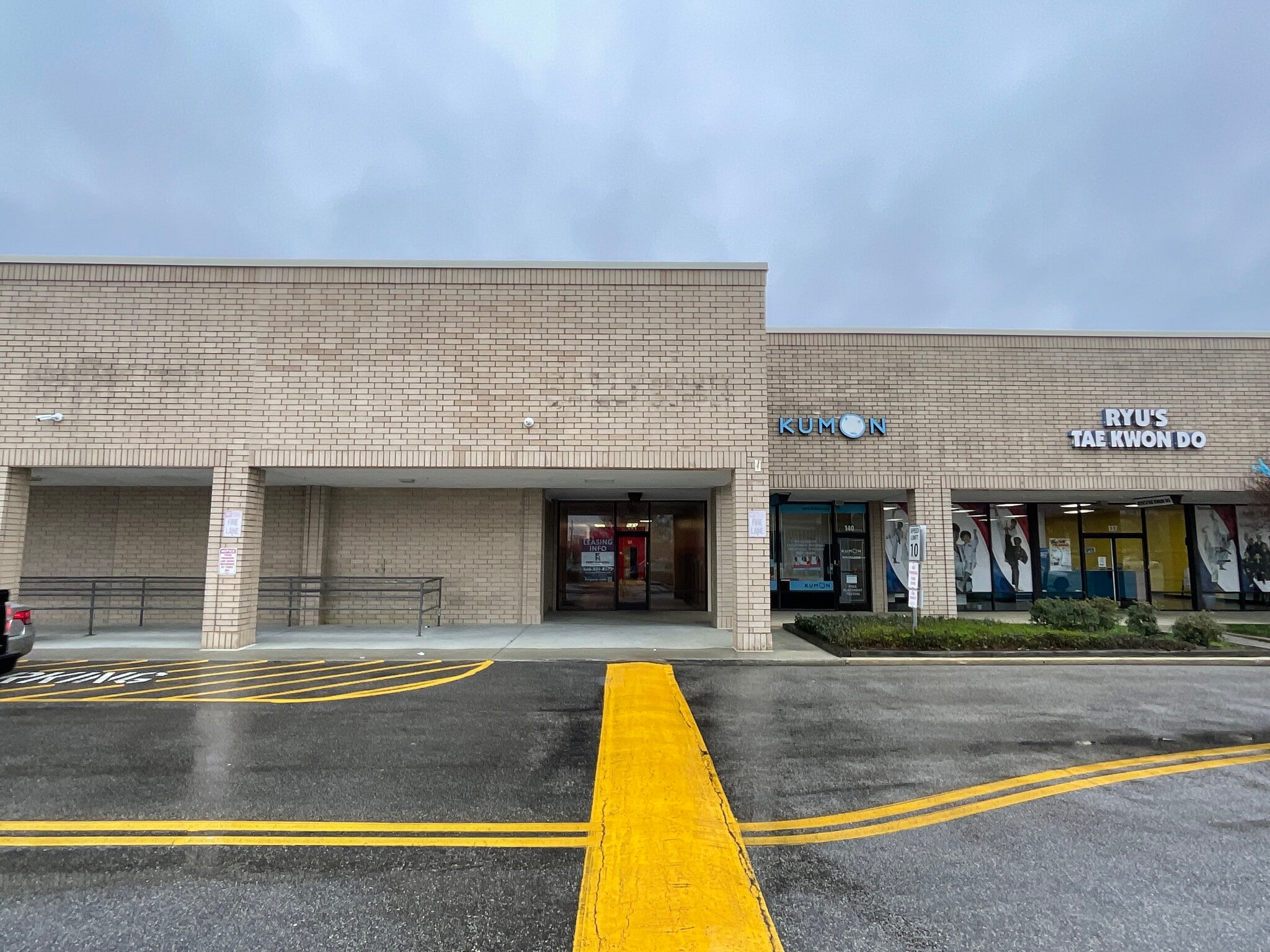 102-400 Westwood Shopping Ctr, Fayetteville, NC for lease Building Photo- Image 1 of 1