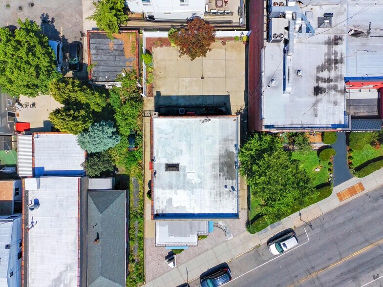 72-41 Grand Ave, Flushing, NY à louer - Photo du bâtiment - Image 3 de 52