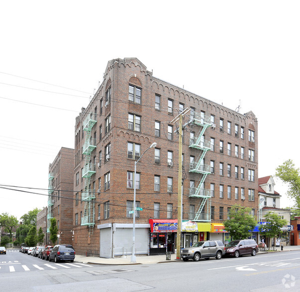 743-757 Burke Ave, Bronx, NY for lease - Primary Photo - Image 1 of 4