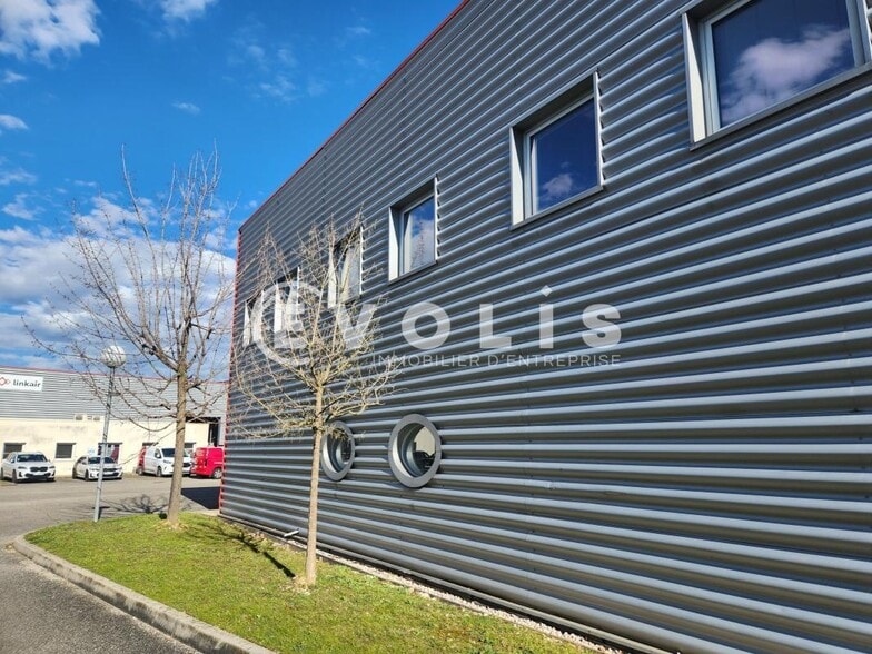 36 Rue Champ Dolin, Saint-Priest à vendre - Photo du bâtiment - Image 3 de 17