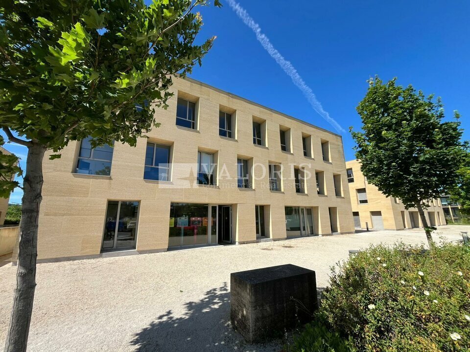 140 Avenue Du Douze Juillet 1998, Aix-en-Provence for sale Building Photo- Image 1 of 14
