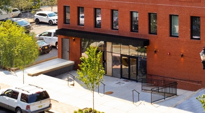 669 Bergen Ave, Jersey City, NJ à louer Photo du bâtiment- Image 1 de 11