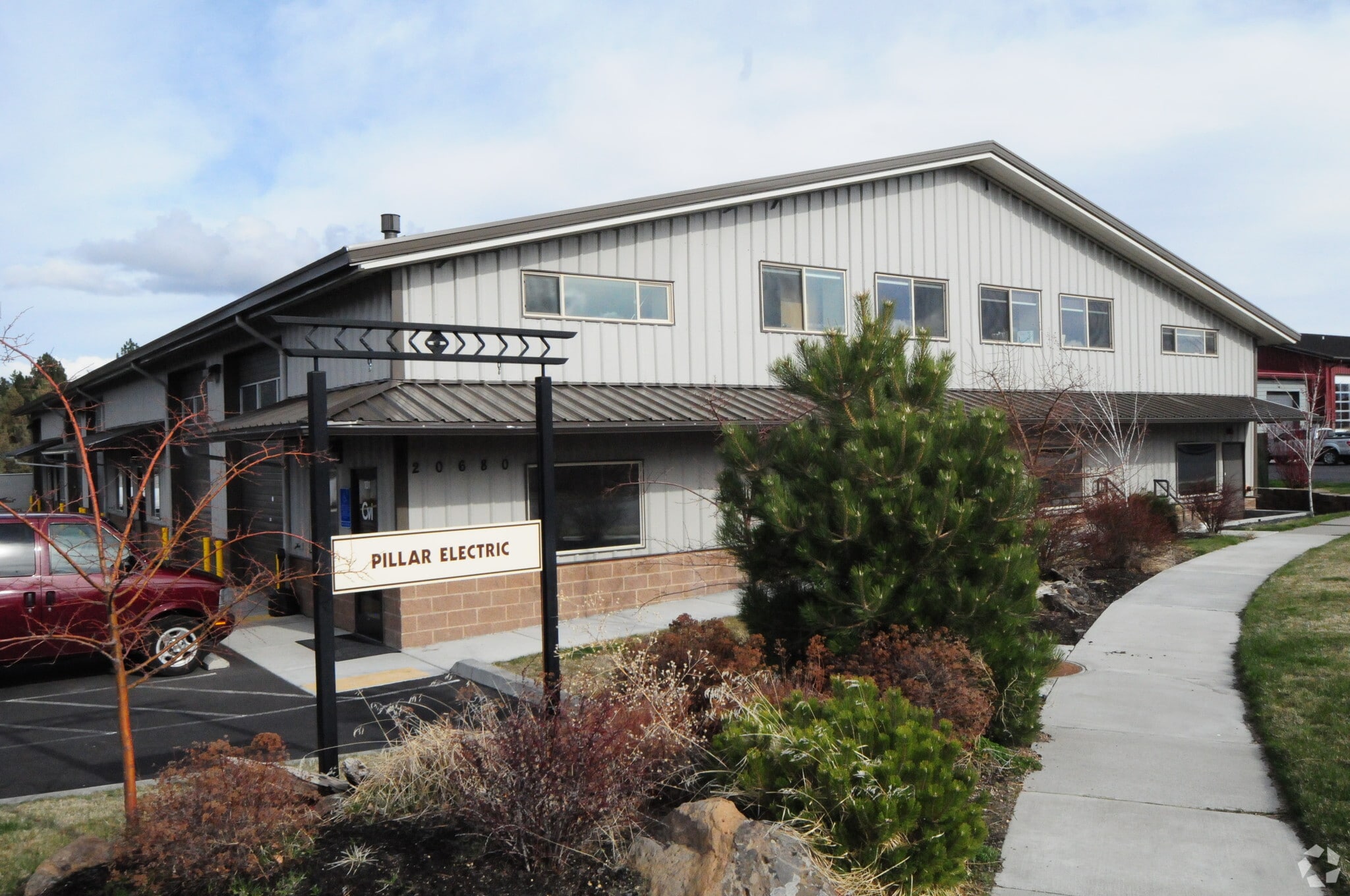 20680 Carmen Loop, Bend, OR for sale Primary Photo- Image 1 of 6