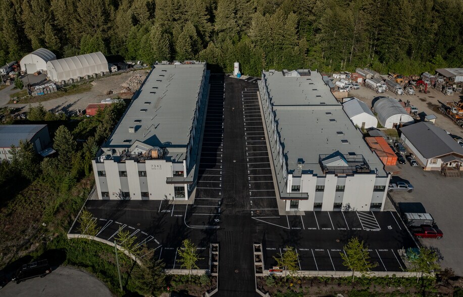 7342 Industrial Way, Pemberton, BC à vendre - Photo du bâtiment - Image 2 de 9