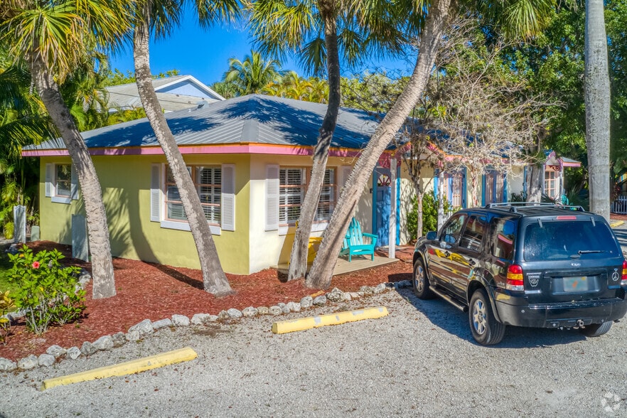 706 Donax St, Sanibel, FL for sale - Building Photo - Image 2 of 31