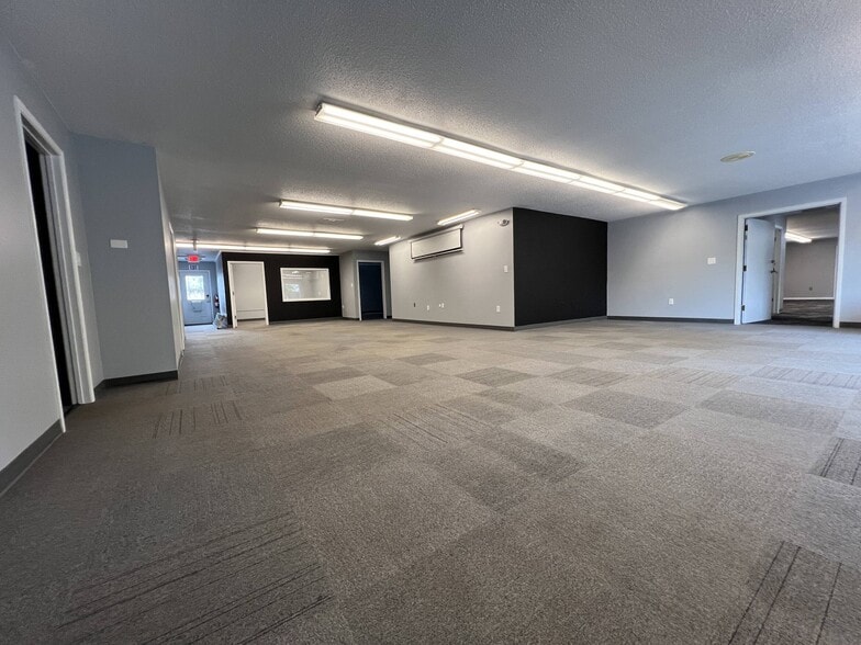 1910 Indian Wood Cir, Maumee, OH for lease - Building Photo - Image 3 of 13