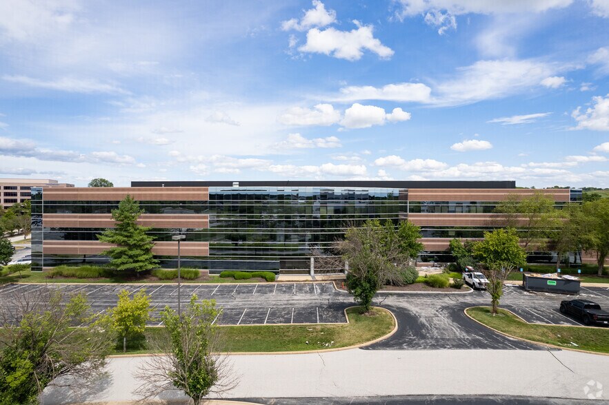 13640-13690 Riverport Dr, Maryland Heights, MO à louer - Photo du bâtiment - Image 2 de 17