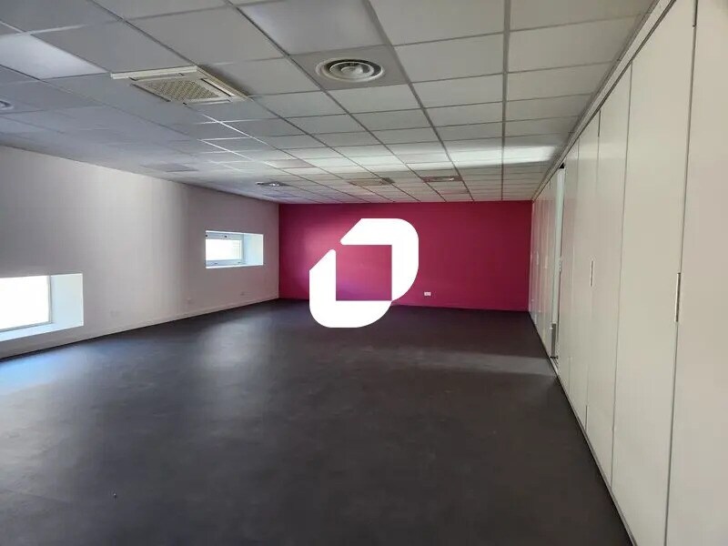 Office in Bordeaux for lease Interior Photo- Image 1 of 18