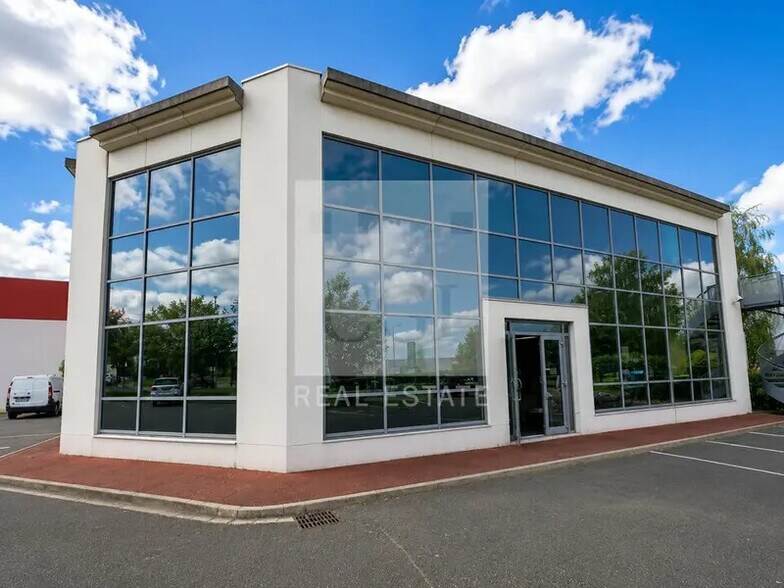 Retail in Limonest for lease - Building Photo - Image 2 of 13