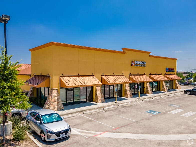 8554 Huebner Rd, San Antonio, TX à vendre - Photo du bâtiment - Image 2 de 4