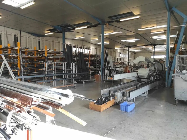 Industrial in Vitrolles for lease - Interior Photo - Image 1 of 1