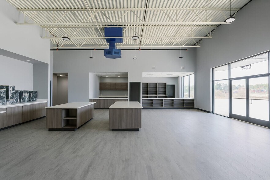 1851 Northpark Dr, Kingwood, TX à vendre - Photo du bâtiment - Image 3 de 7