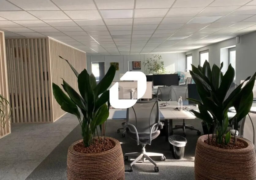 45 1 Avenue De Flandre, Wasquehal for lease - Interior Photo - Image 1 of 7